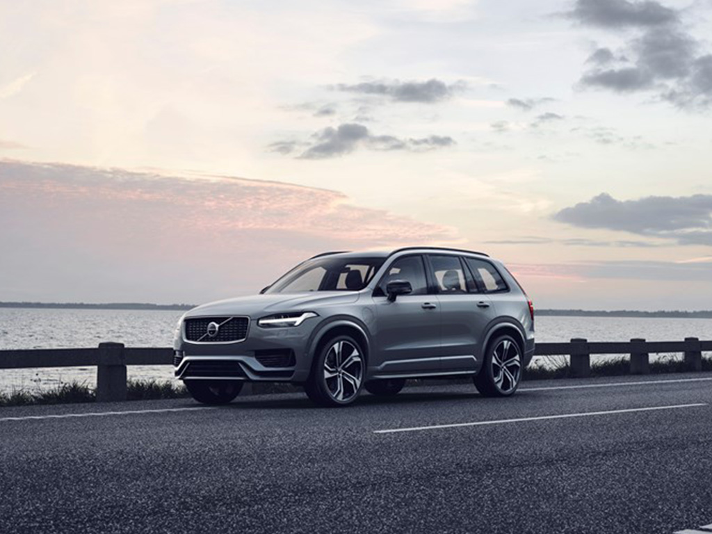 Volvo XC90 Recharge T8 RDESIGN Expression